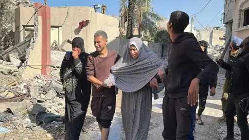 إصابات بقصف للاحتلال استهدف شقة سكنية في مخيم... إصابات بقصف للاحتلال استهدف شقة سكنية في مخيم النصيرات وسط غزة