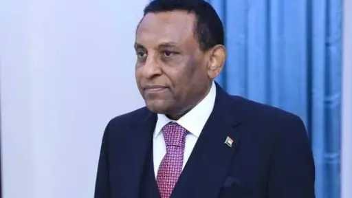 رئيس وزراء السودان يعلن حوارا قريبا يمهد لمصالحة... رئيس وزراء السودان يعلن حوارا قريبا يمهد لمصالحة شاملة وانتخابات حرة