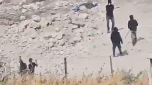 مواجهات بين فلسطينيين وقوات الاحتلال شمالي الخليل مواجهات بين فلسطينيين وقوات الاحتلال شمالي الخليل