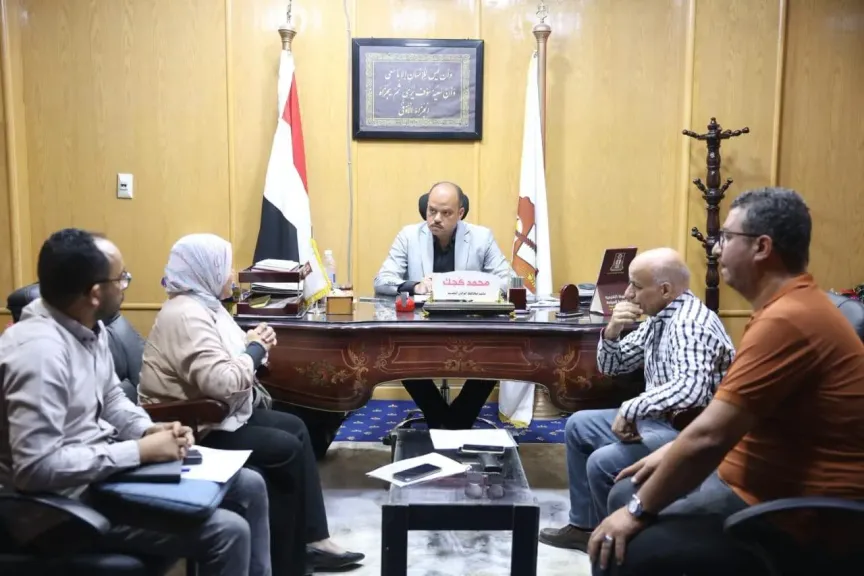 نائب محافظ الوادي الجديد يبحث الموقف التنفيذي لمحطتي مياه "٢٥ يناير" و"الفرافرة"