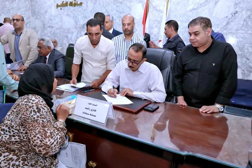 محافظ سوهاج يعقد اللقاء الجماهيري الأسبوعي ويوجه بسرعة الاستجابة لمطالب المواطنين