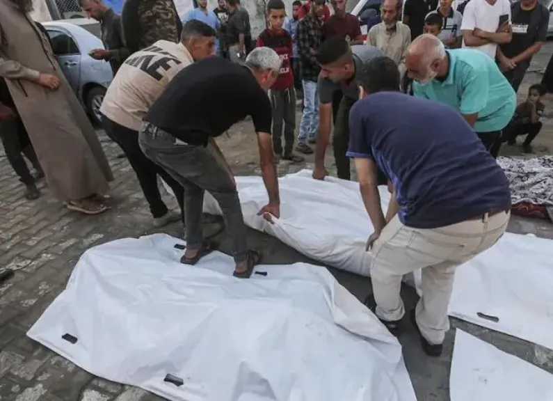 غزة.. استشهاد 6 فلسطينيين بينهم طفل بقصف إسرائيلي على مقهى