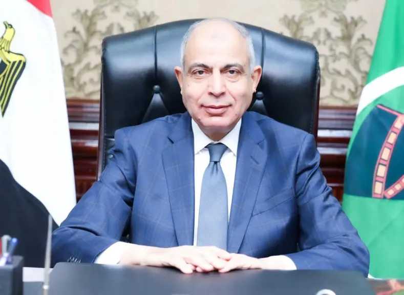 محافظ المنيا يعلن 20 منحة دراسية مجانية من جامعة اللوتس للطلاب المتفوقين
