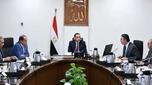رئيس الوزراء يستعرض الإجراءات التنفيذية لفض التشابكات المالية بين هيئة السلع التموينية و”المالية”