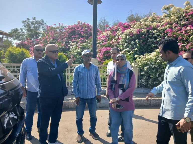 محافظ الأقصر يتفقد أعمال التطوير بشوارع المدينة ويتابع مشروعات المرافق وتحسين ضغوط المياه