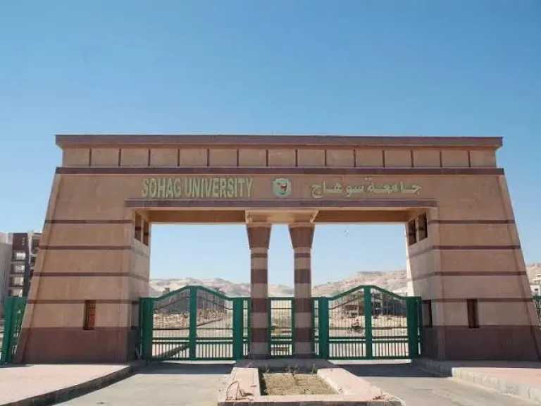 جامعة سوهاج الأهلية: تطبيق منظومة إلكترونية لتيسير إجراءات سداد الرسوم وتسليم الملفات