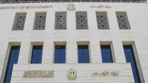الأوقاف تنفي صلتها بشخص ظهر بالزي الأزهري وأثار... الأوقاف تنفي صلتها بشخص ظهر بالزي الأزهري وأثار جدلا على السوشيال ميديا