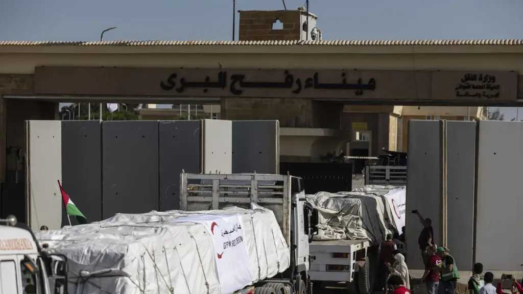 غذاء ومواد إغاثة.. الهلال الأحمر المصري يطلق قافلة مساعدات جديدة نحو قطاع غزة.. تفاصيل