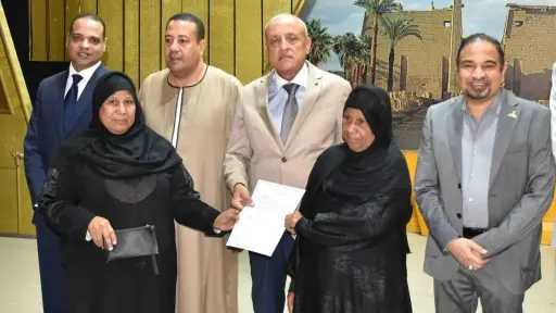 تسليم 573 قطعة أرض لمستحقيها في قرنة مرعي... تسليم 573 قطعة أرض لمستحقيها في قرنة مرعي بالأقصر