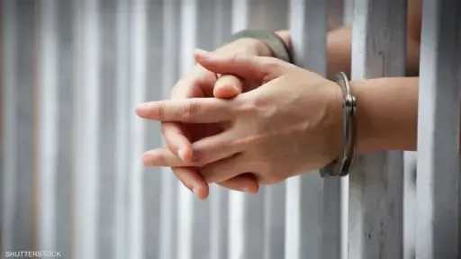 حبس المتهم بقتل شريكه إثر اختلافهما على نسبة بيع المخدرات في الإسكندرية