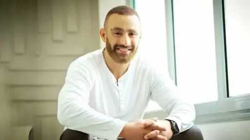 أحمد السقا عن مدى كفاية 10 مليون جنيه... أحمد السقا عن مدى كفاية 10 مليون جنيه سنويًا للفنان: لو عايش بطولي هيكفوني ويفيضوا كمان