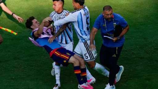 الاتحاد الإسباني يتحرك لإنقاذ جافي بعد عقوبة «فيفا»... الاتحاد الإسباني يتحرك لإنقاذ جافي بعد عقوبة «فيفا» بسبب أحداث نهائي كأس العالم