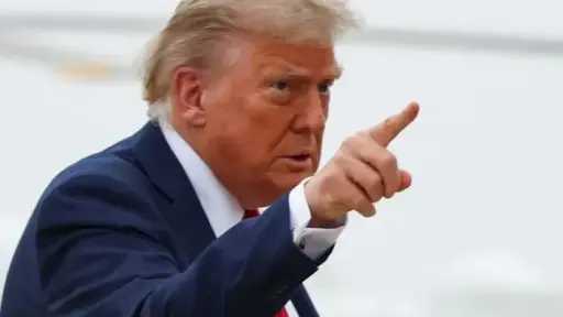 ترامب يهاجم كندا: تريد مزايا ولاية أمريكية من... ترامب يهاجم كندا: تريد مزايا ولاية أمريكية من دون أن تكون كذلك