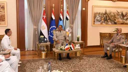 وزير الدفاع ورئيس الأركان يلتقيان رئيس هيئة الأركان... وزير الدفاع ورئيس الأركان يلتقيان رئيس هيئة الأركان العامة للجيوش الفرنسية لبحث التعاون العسكري المشترك