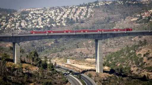 عطل فني في قطارات إسرائيل يتسبب بتأخيرات على... عطل فني في قطارات إسرائيل يتسبب بتأخيرات على خطوط مطار بن جوريون والقدس