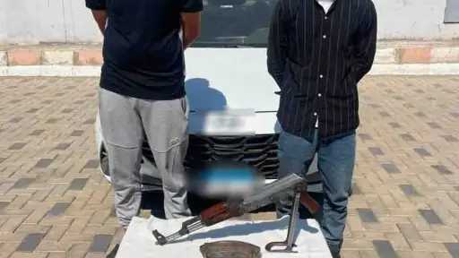 كشف ملابسات فيديو شخص يحمل سلاحًا ناريًا من... كشف ملابسات فيديو شخص يحمل سلاحًا ناريًا من فتحة سقف سيارة بالمنوفية