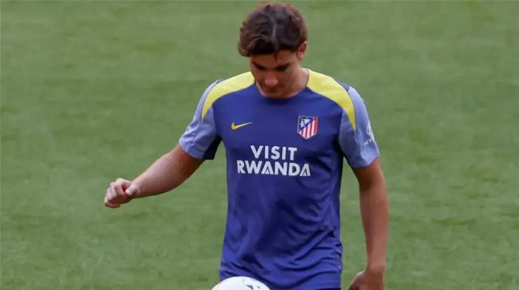 جوليان ألفاريز يواصل الضغط على أتلتيكو مدريد.. ورسالة جديدة تثير التكهنات بشأن برشلونة