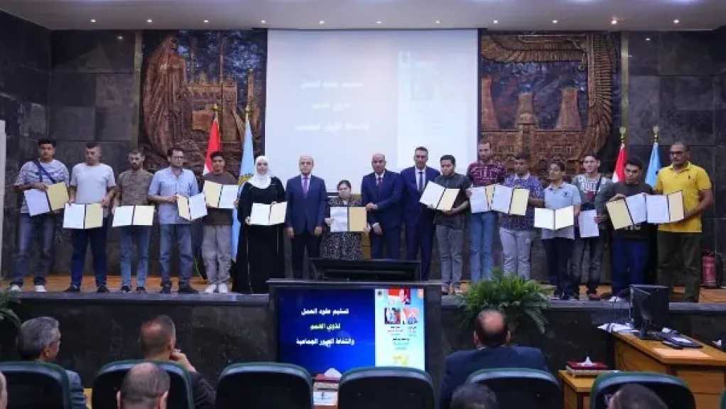 نشاط وزارة العمل اليوم.. تسليم عقود عمل وشهادات تدريب ودعم التمكين الاقتصادي للمرأة بالغربية
