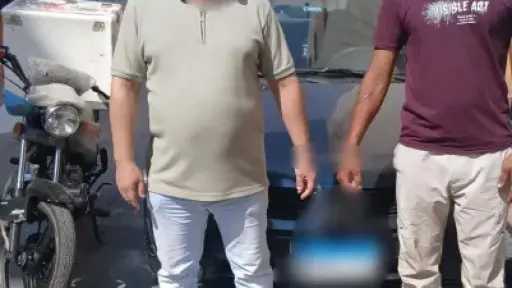ضبط طرفي مشاجرة بين قائد سيارة ودراجة نارية... ضبط طرفي مشاجرة بين قائد سيارة ودراجة نارية في دمنهور.. والسبب حادث تصادم