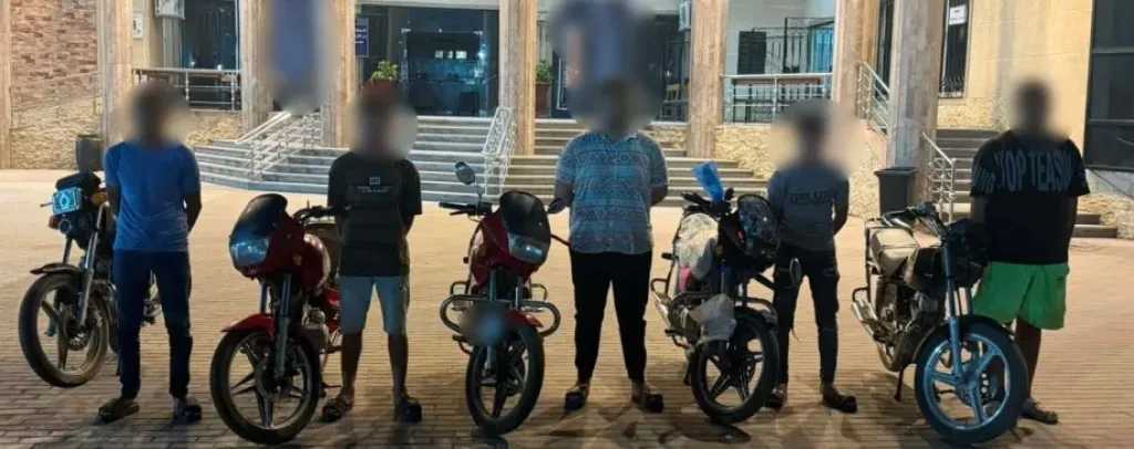 ضبط 5 أشخاص لقيادتهم دراجات نارية برعونة وأداء حركات استعراضية بالغربية