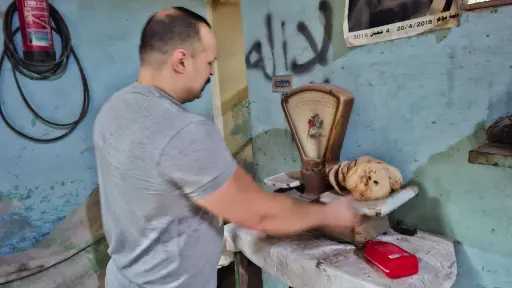 محافظ الغربية يوجه بتكثيف الحملات الرقابية والتأكد من... محافظ الغربية يوجه بتكثيف الحملات الرقابية والتأكد من الالتزام بالأوزان والمواصفات لرغيف الخبز