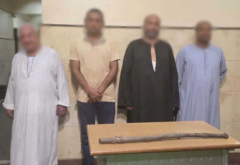 مشاجرة بين 4 أشخاص بسبب خلافات الجيرة في دمنهور.. ضبط طرفي الواقعة