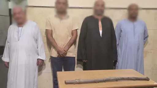 مشاجرة بين 4 أشخاص بسبب خلافات الجيرة في... مشاجرة بين 4 أشخاص بسبب خلافات الجيرة في دمنهور.. ضبط طرفي الواقعة