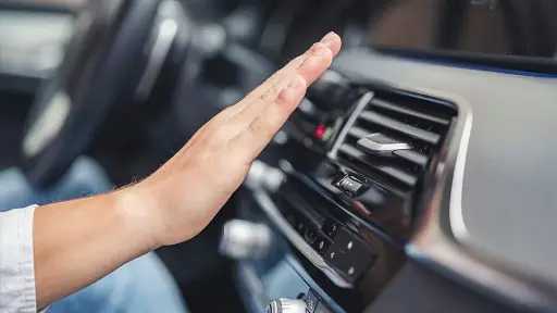 بعد وفاة فتاة ووالديها داخل سيارة.. كيف تحمي... بعد وفاة فتاة ووالديها داخل سيارة.. كيف تحمي أسرتك من خطر الغازات السامة؟
