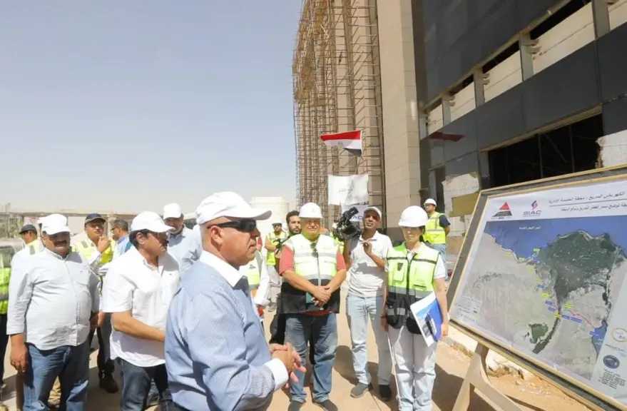 وزير النقل يتفقد الخط الأول لشبكة القطار الكهربائي السريع من السخنة حتى العاصمة الجديدة
