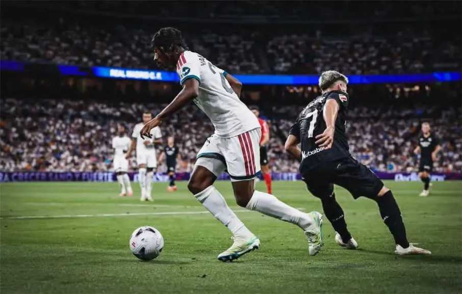 وكيل ديوماندي: سيُظهر قريبًا لماذا أصبح أغلى لاعب في تاريخ ريال مدريد