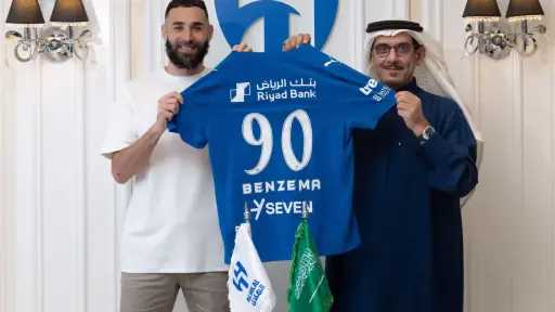 الحكاية انتهت.. بنزيما يغادر صفوف الهلال السعودي الحكاية انتهت.. بنزيما يغادر صفوف الهلال السعودي