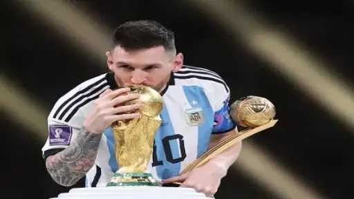 ليونيل ميسي يعلن اعتزاله اللعب دوليًا مع الأرجنتين ليونيل ميسي يعلن اعتزاله اللعب دوليًا مع الأرجنتين