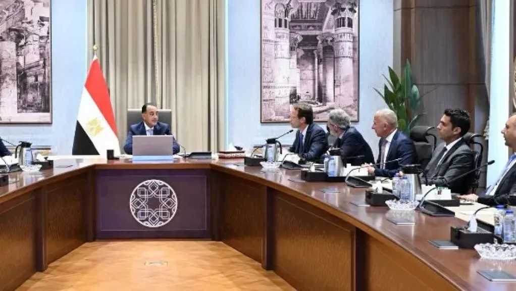 رئيس الوزراء يبحث مع رئيس ”جونفاري إندستريز” الإسبانية فرص الاستثمار في مصر