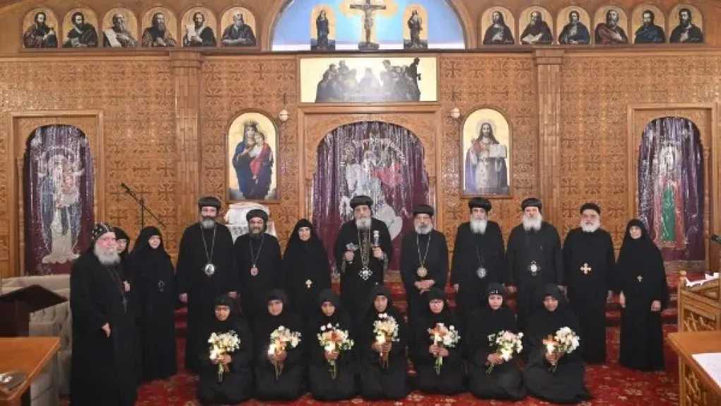 البابا تواضروس يشهد انضمام 7 راهبات إلى دير الشهيد مارجرجس بكرير