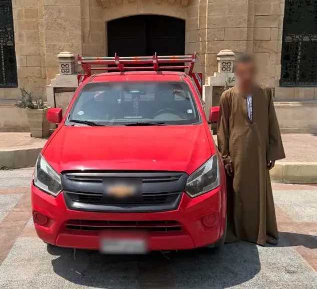 مطاردة واصطدام بسيارة سيدة في القاهرة.. ضبط سائق ربع نقل بدون لوحات خلفية