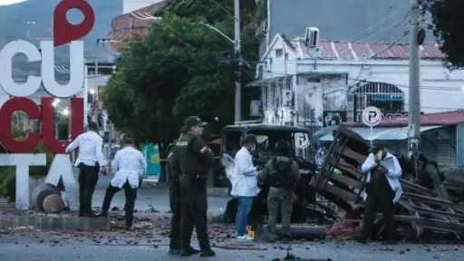 مقتل شخص وإصابة 11 إثر انفجار خارج مركز... مقتل شخص وإصابة 11 إثر انفجار خارج مركز شرطة قرب الحدود بين كولومبيا وفنزويلا