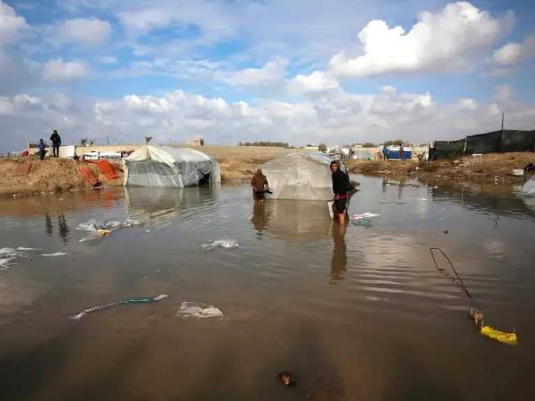 الصحة العالمية تحذر من ازدياد المخاطر الصحية في غزة مع اقتراب موسم الأمطار
