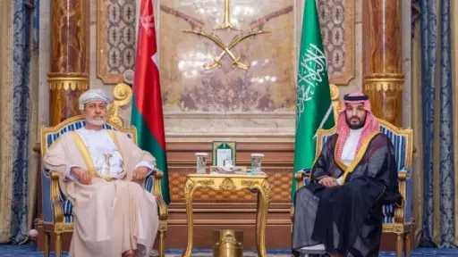 ولي العهد السعودي وسلطان عمان يبحثان الجهود المبذولة... ولي العهد السعودي وسلطان عمان يبحثان الجهود المبذولة للحفاظ على أمن واستقرار المنطقة