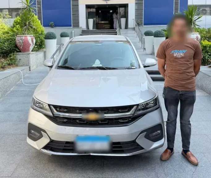 «اختصار الطريق» يقوده للسير عكس الاتجاه.. ضبط قائد سيارة بالقاهرة