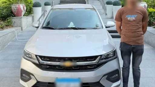 «اختصار الطريق» يقوده للسير عكس الاتجاه.. ضبط قائد... «اختصار الطريق» يقوده للسير عكس الاتجاه.. ضبط قائد سيارة بالقاهرة