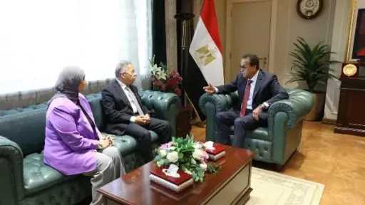 وزير الصحة يبحث مع نقيبي الأطباء والتمريض عددا... وزير الصحة يبحث مع نقيبي الأطباء والتمريض عددا من القضايا المتعلقة بالعاملين في المنظومة الصحية