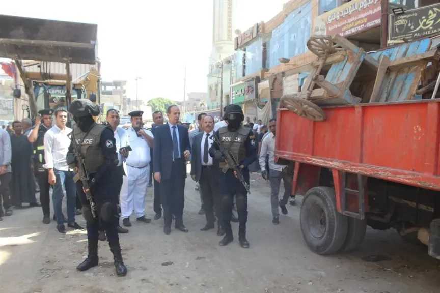 مدير أمن سوهاج يقود حملة مرافق مكبرة بساقلتة لرفع الإشغالات وإعادة الانضباط