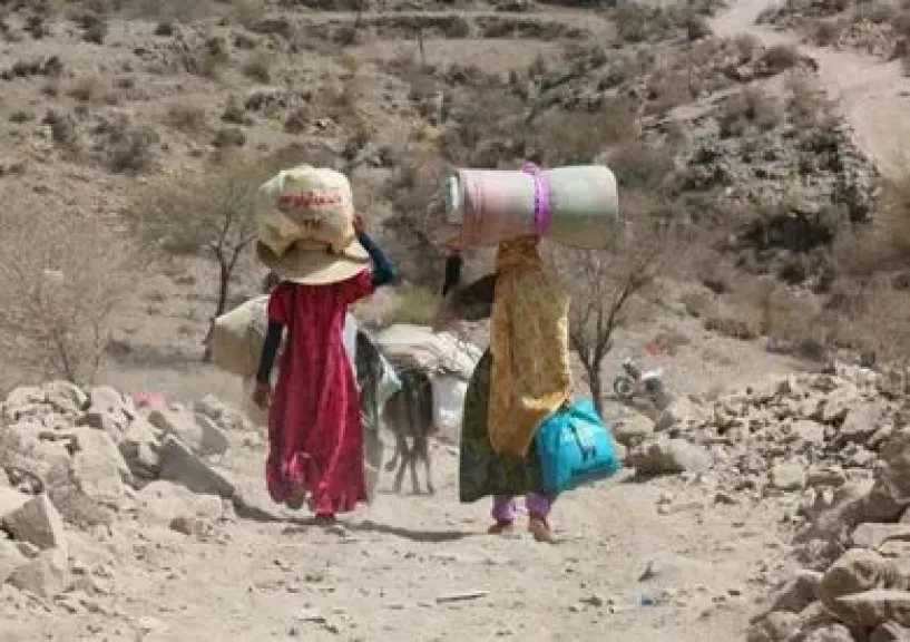 اليمن.. نزوح سكان قرى ومخيمات إثر قصف حوثي غربي تعز