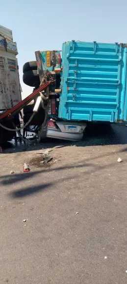 التريلا انقلبت عليهم.. إصابة 4 أشخاص في حادث على محور 30 يونيو بالإسماعيلية