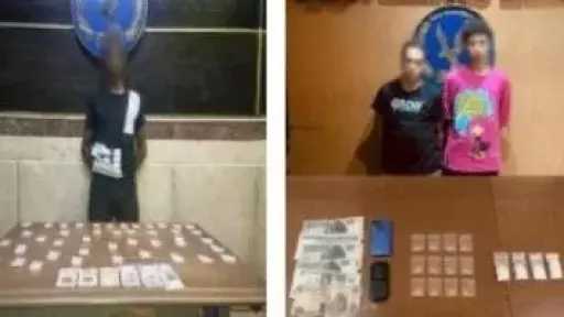 فيديو يكشف نشاط مروجي مخدرات بالجيزة.. ضبط 4... فيديو يكشف نشاط مروجي مخدرات بالجيزة.. ضبط 4 متهمين بعد إتلاف سيارة ميكروباص