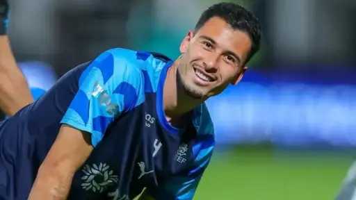مارتينيلي يحتفل ببدايته مع الهلال بعد الظهور الأول... مارتينيلي يحتفل ببدايته مع الهلال بعد الظهور الأول أمام الشباب