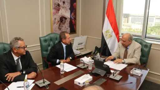 وزير الكهرباء يتابع مع أوراسكوم مستجدات تنفيذ مشروعات طاقة الرياح برأس شقير