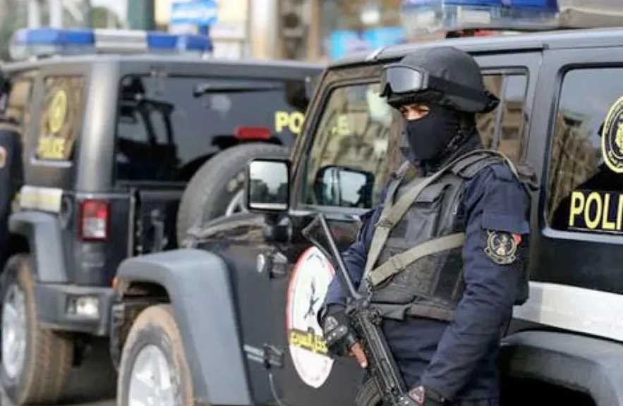 سائق يتهم عشيقته وزوجها باستدراجه إلى شقة في عين شمس