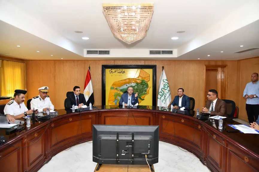 محافظ الفيوم يتابع الاستعدادات للعام الدراسي الجديد ويوجه بتوعية الطلاب بكيفية التعامل في أوقات الطوارئ