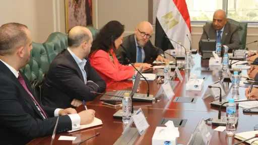 وزير الكهرباء يبحث مع وفد البنك الآسيوى للاستثمار في البنية التحتية ”AIIB” سبل دعم وتعزيز التعاون
